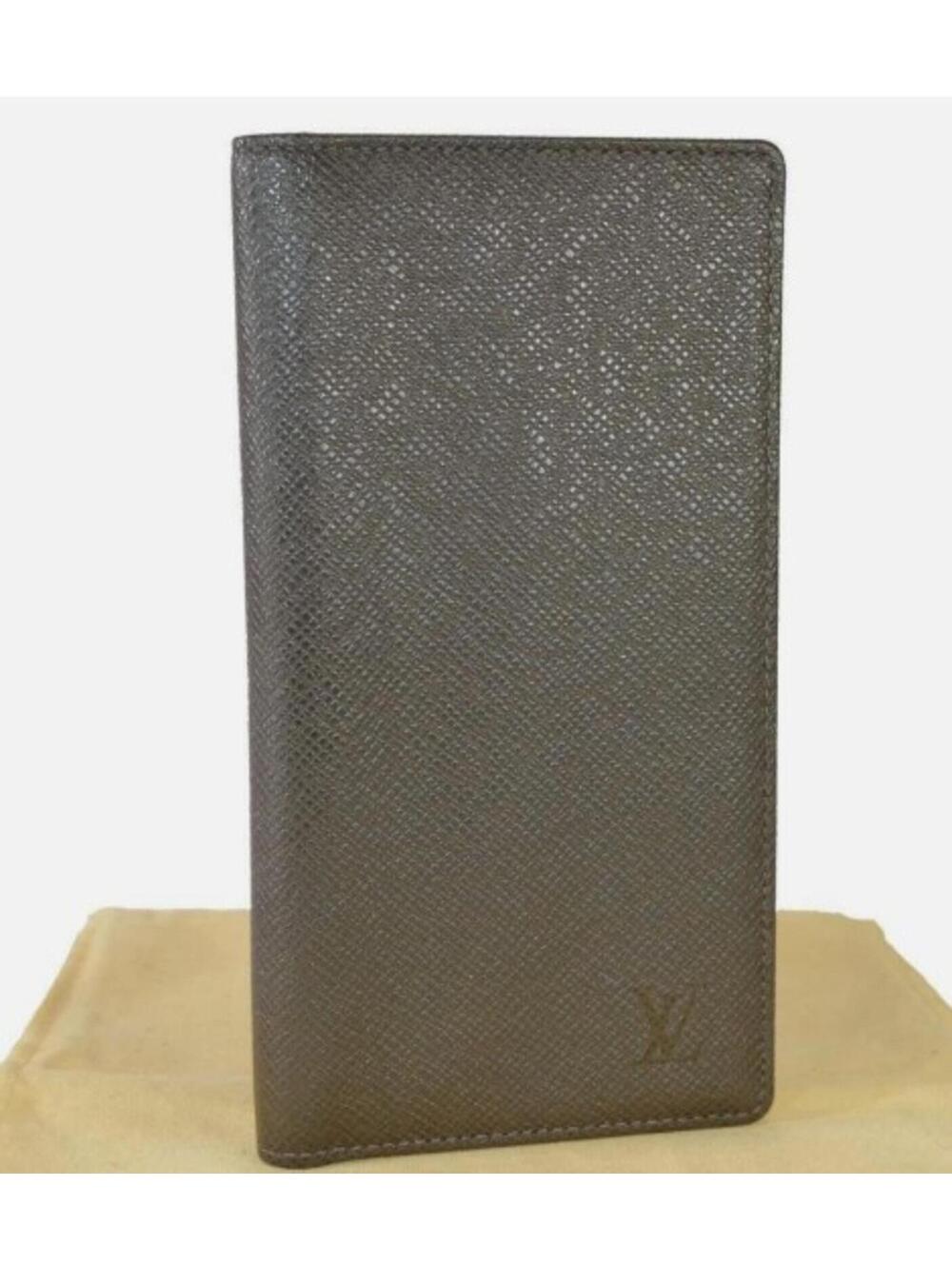Louis Vuitton Pocket Agenda Taïga leather Bifold Wallet in Brown